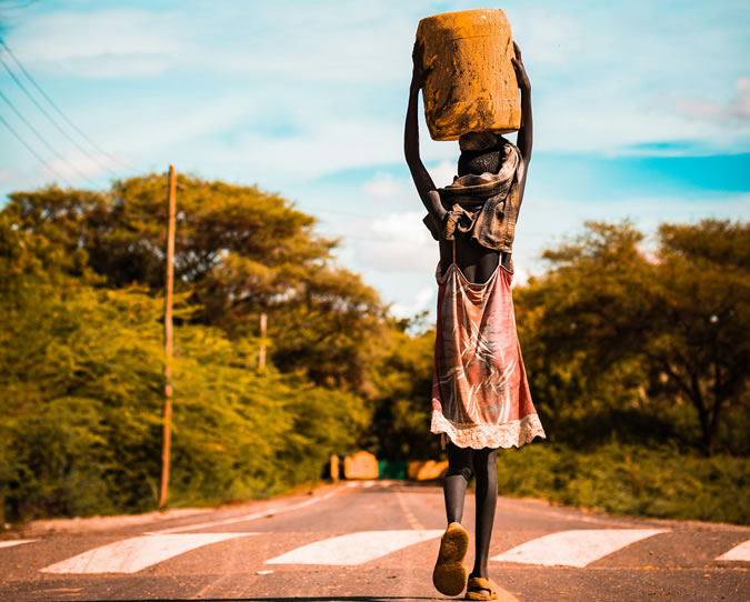 girl_fetching_water